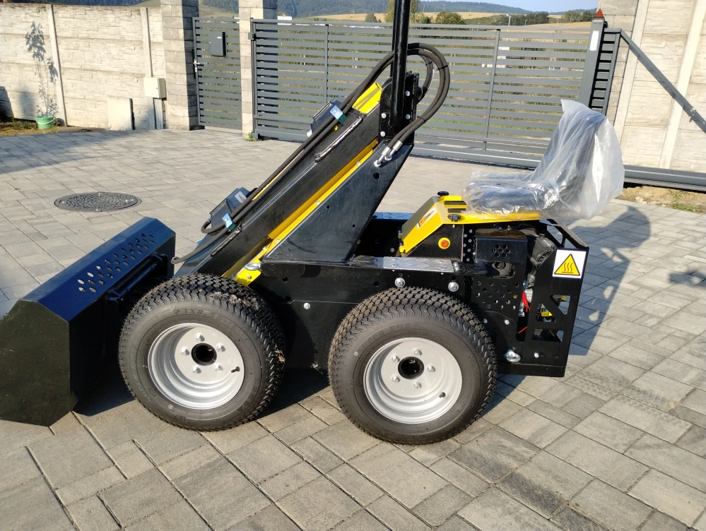 Mini nakladač TUR N520 14 HP elektrický štartér Briggs & Stratton široké kolesá