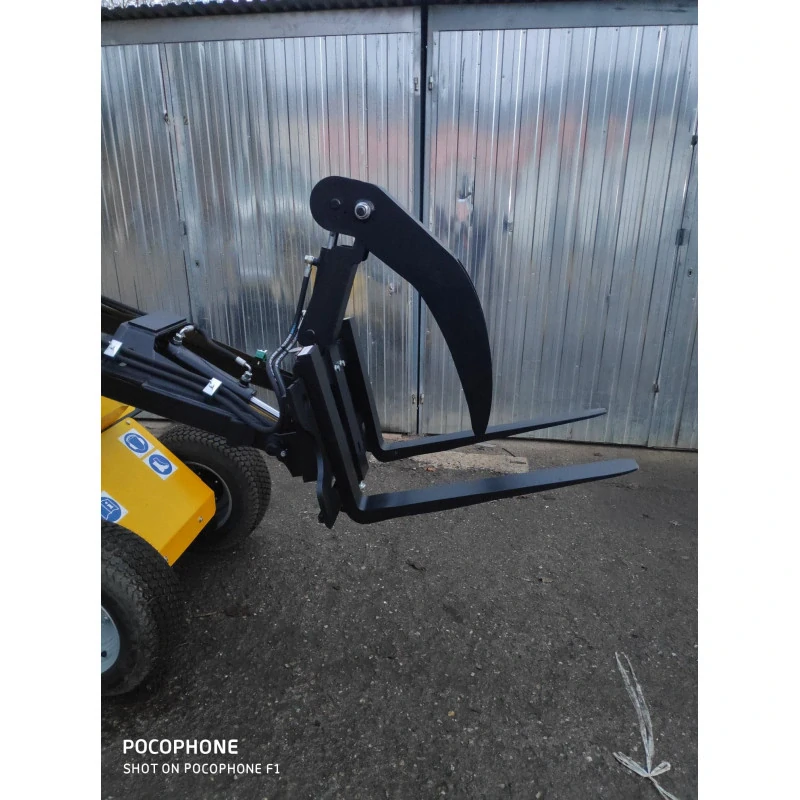 Paletové vidly s hydraulickým zubom na uchytenie materiálov