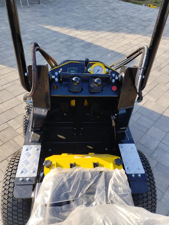 Mini nakladač TUR N520 14 HP elektrický štartér Briggs & Stratton široké kolesá