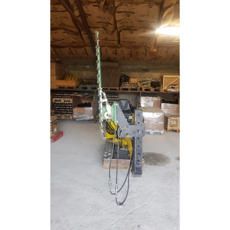 Nožnice na trávu, živé ploty pre minibager FENIX 400  .  Hydraulické rozšírenie / nadstavec pre mini-bager  Žací stroj B-120 AMD-Geo  Šírka rezu 120 cm  Rezy vetvy v priemere až 2 cm  Výška priamym rezom maximálne  3,5 m  výšky vodorovným rezom maximálne 