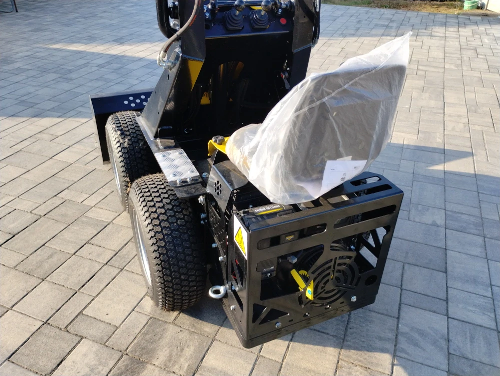 Mini nakladač TUR N520 14 HP elektrický štartér Briggs & Stratton široké kolesá