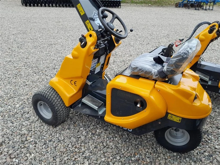 Troj kolesový mini-nakladač H130 3WD s pohonom 3 kolies