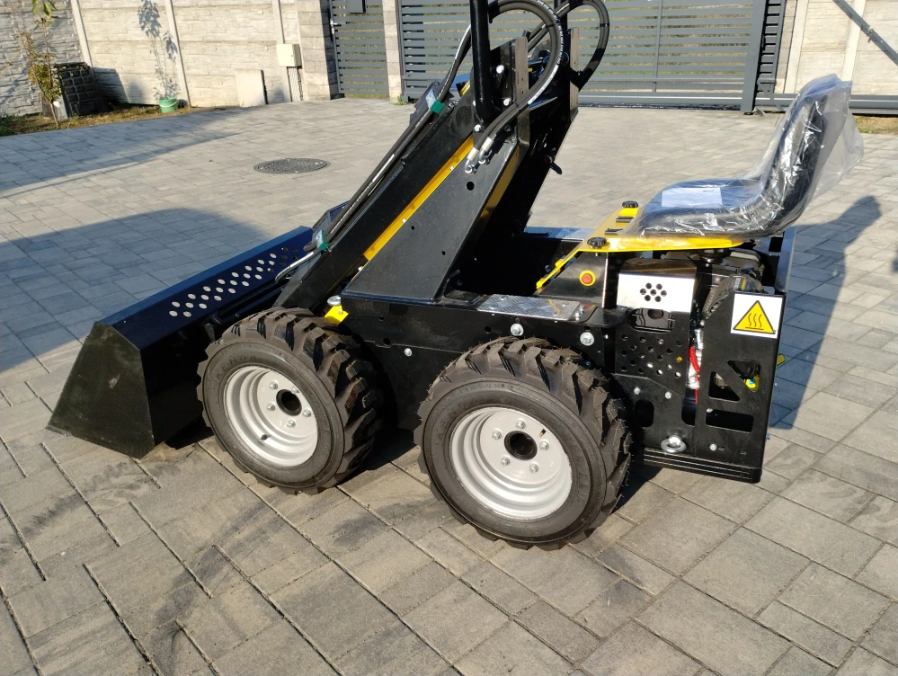 Mini nakladač TUR N520 14 HP elektrický štartér Briggs & Stratton široké kolesá traktor
