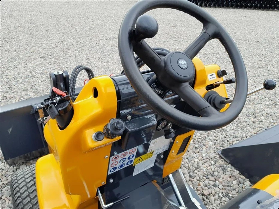 Troj kolesový mini-nakladač H130 3WD s pohonom 3 kolies