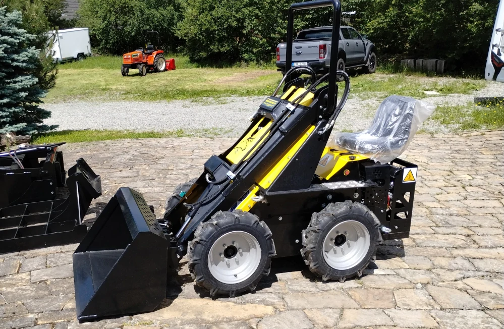 Mini nakladač TUR N520 14 HP elektrický štartér Briggs & Stratton