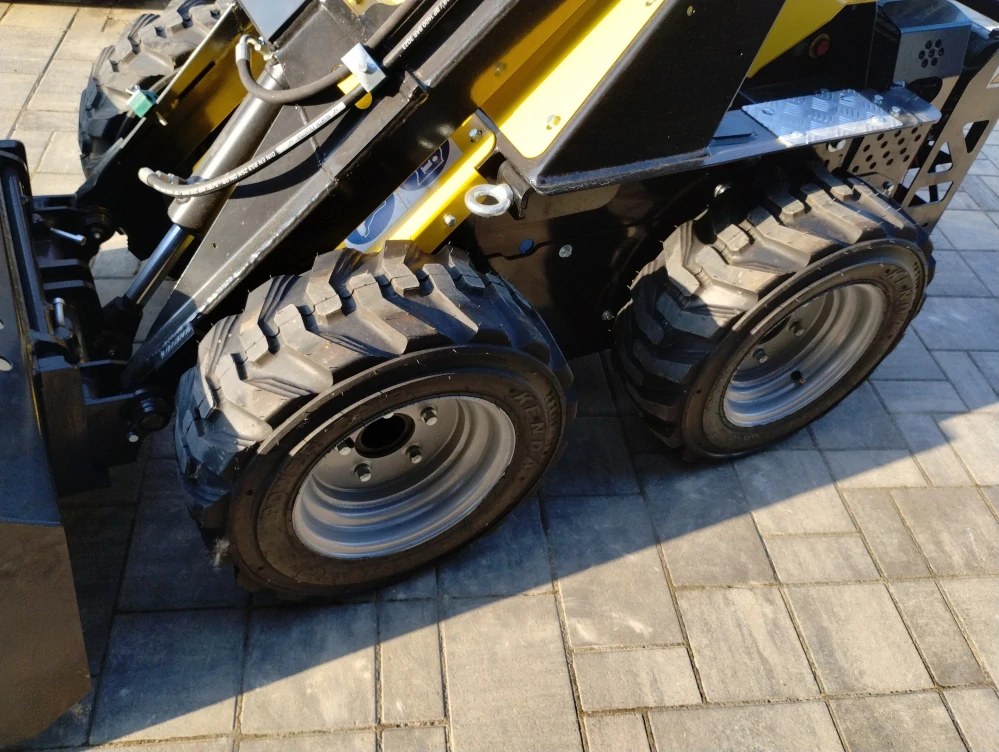 Mini nakladač TUR N520 14 HP elektrický štartér Briggs & Stratton široké kolesá traktor