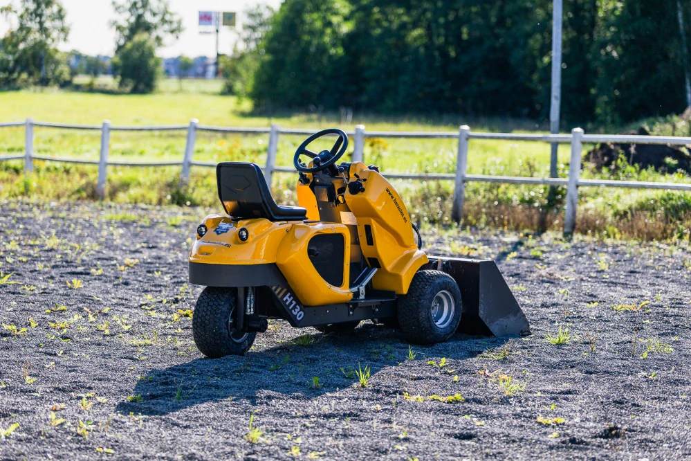 Troj kolesový mini-nakladač H130 3WD s pohonom 3 kolies